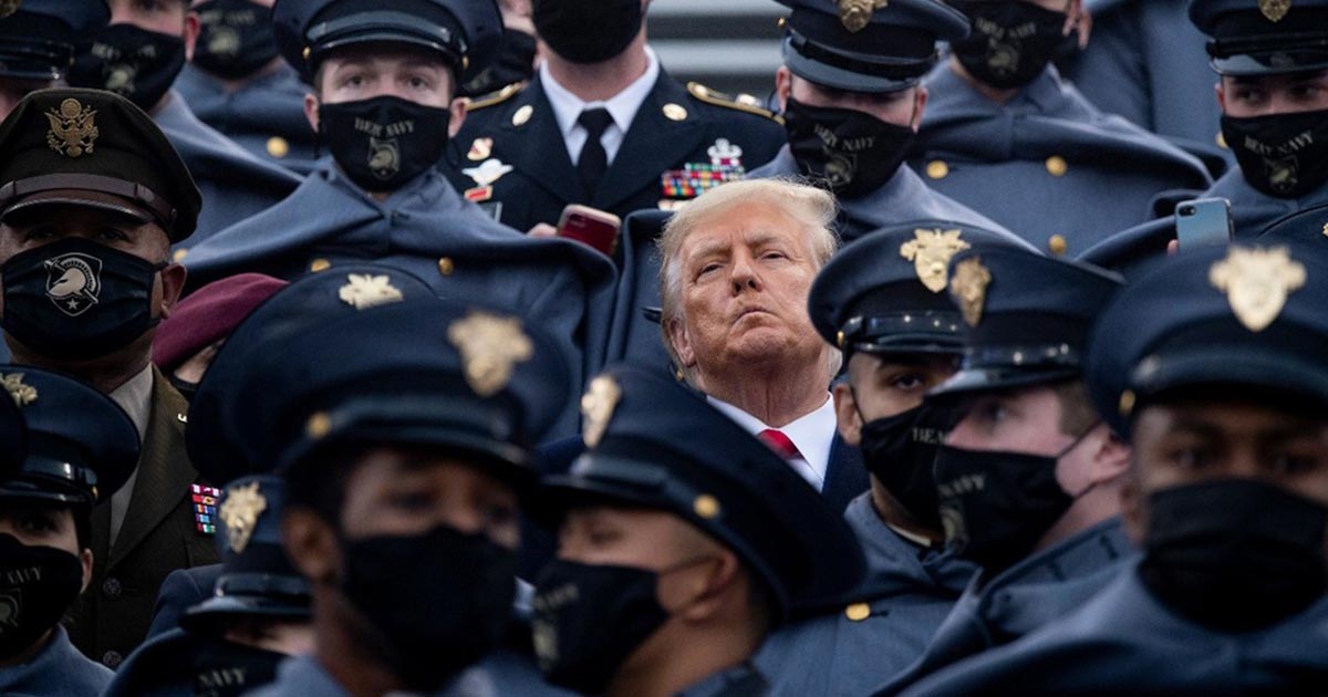 Trump amaga con vetar ley de presupuesto de Defensa en EU