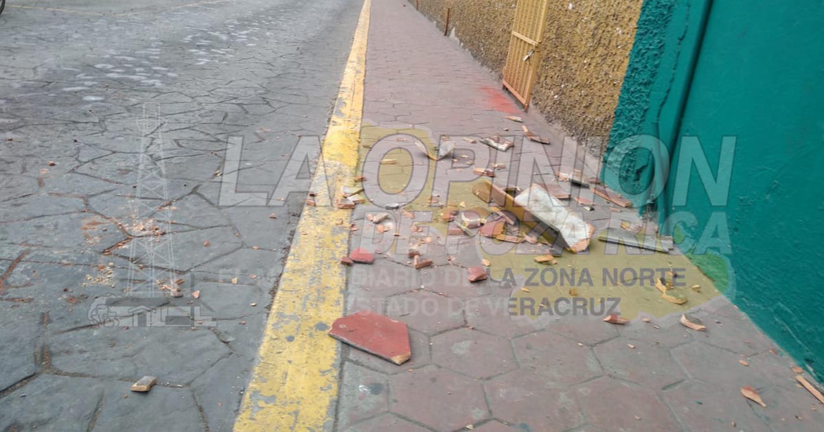 Viejos edificios se caen a pedazos