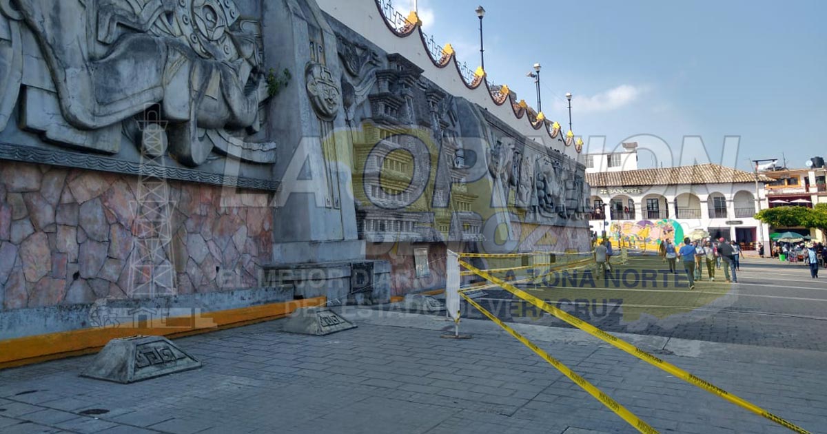 Vuelven a cerrar la explanada del mural