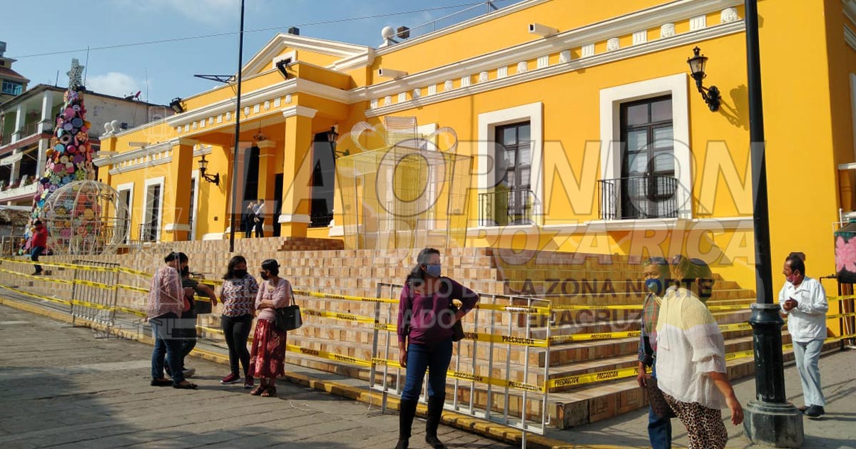 Vuelven a cerrar la explanada del mural