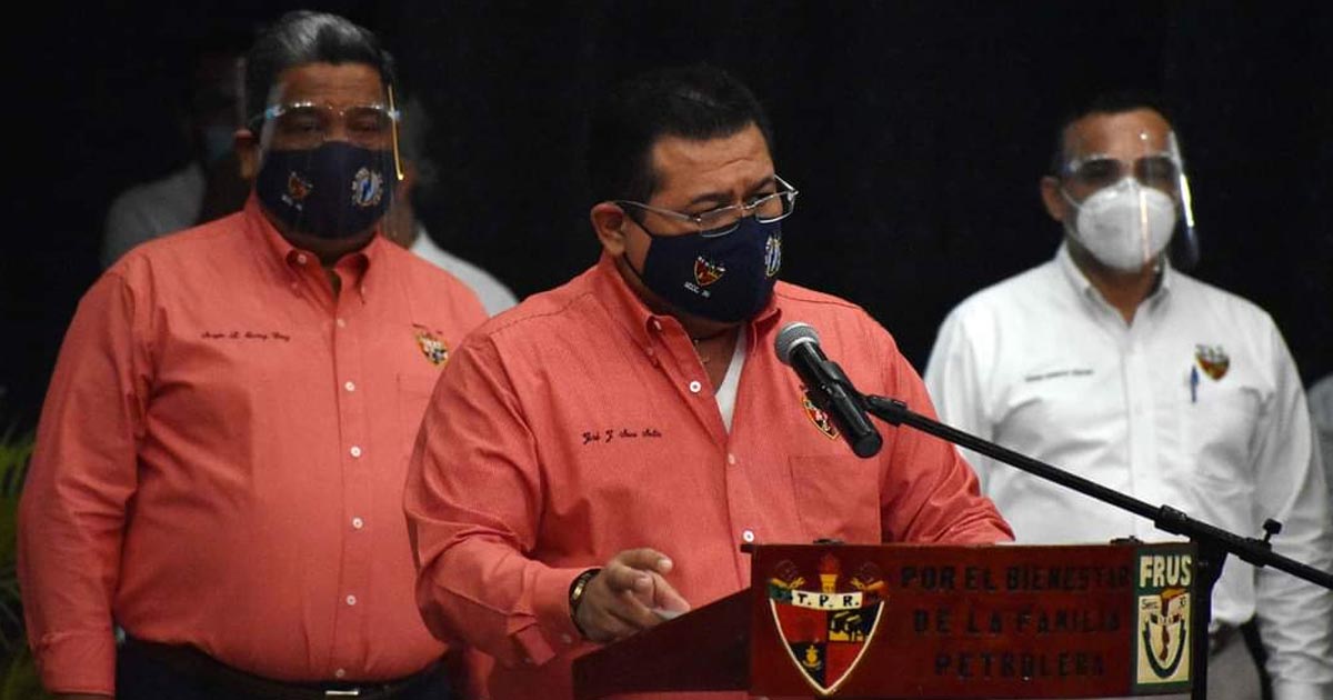 Acude a internarse líder de la sección 30