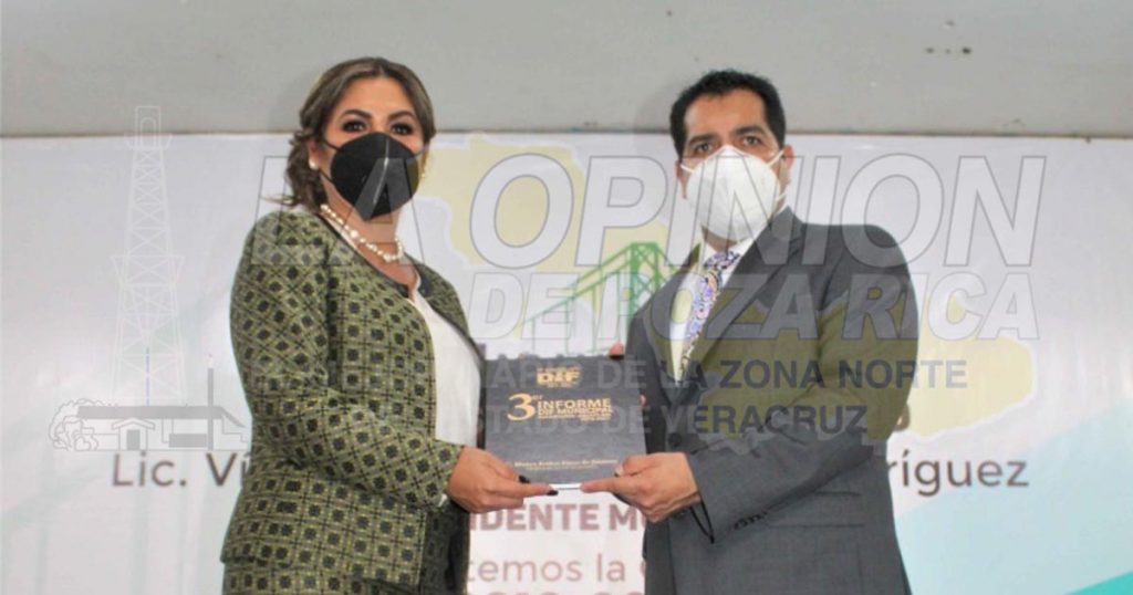 Ofrece tercer informe de gobierno el alcalde de Naranjos-Amatlán