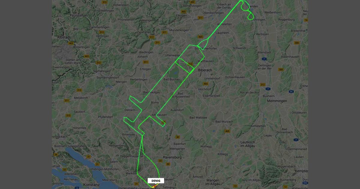 Piloto alemán traza jeringa gigante