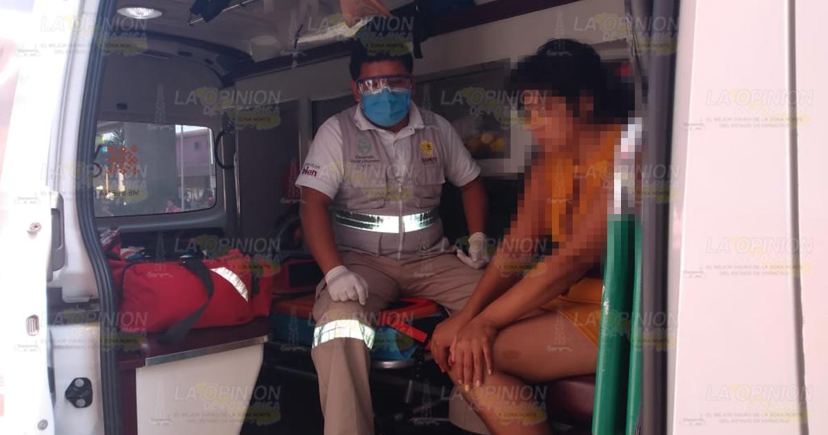 Se desploma mujer en pleno centro de Poza Rica