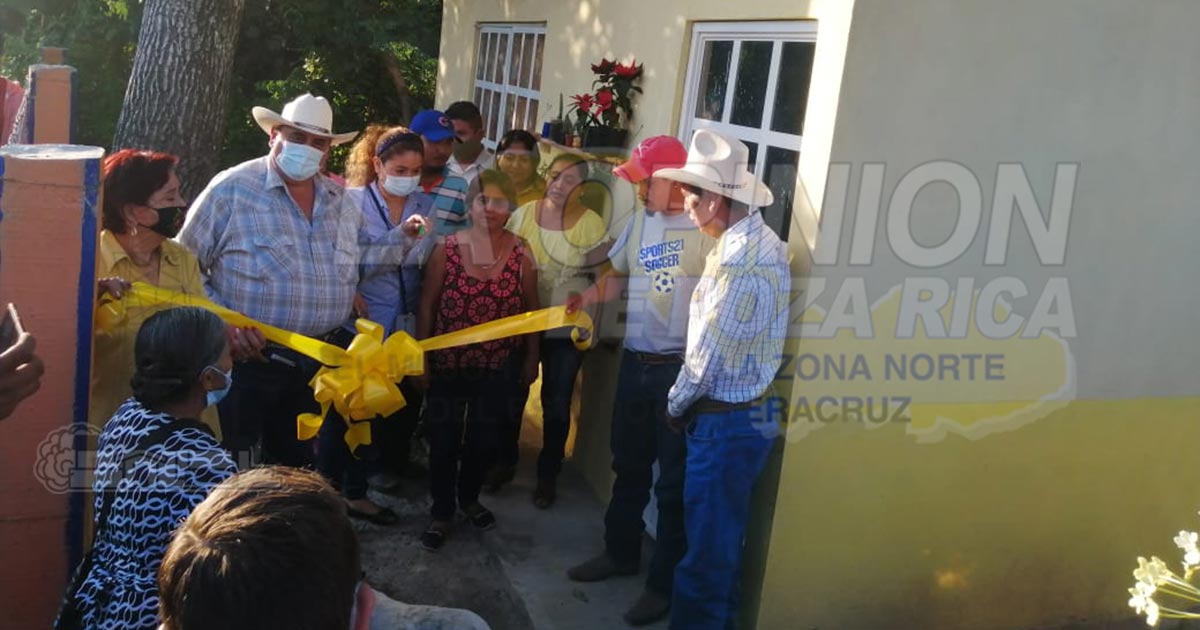 Mejoran estilo de vida de espinaltecos, les entregan viviendas dignas