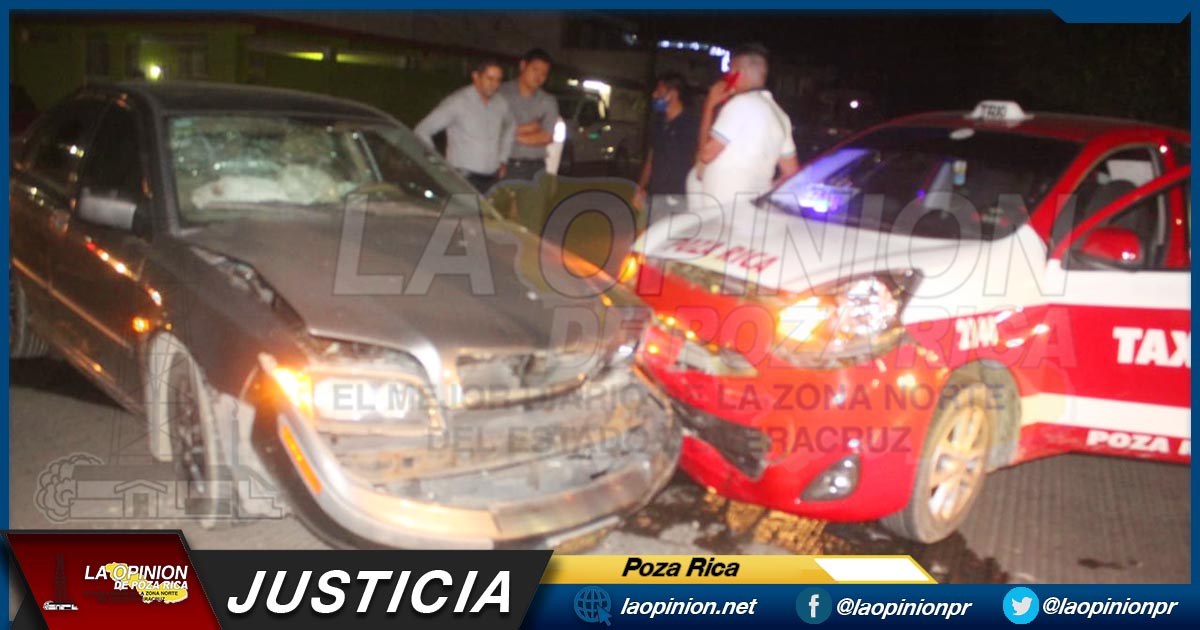 Duro encontronazo entre un taxi y un automóvil particular en Poza Rica