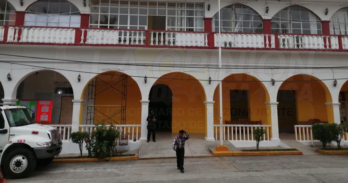 Vuelven empleados que desertaron, Feliz Día de los Santos Inocentes