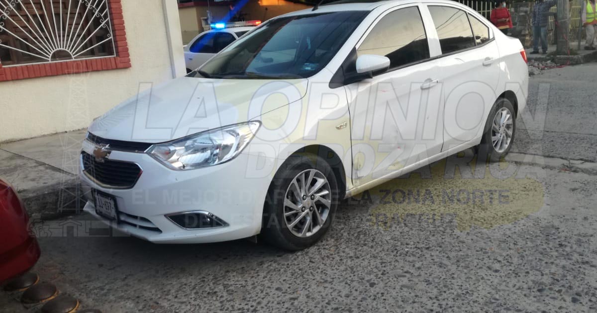 Se impactan en un auto