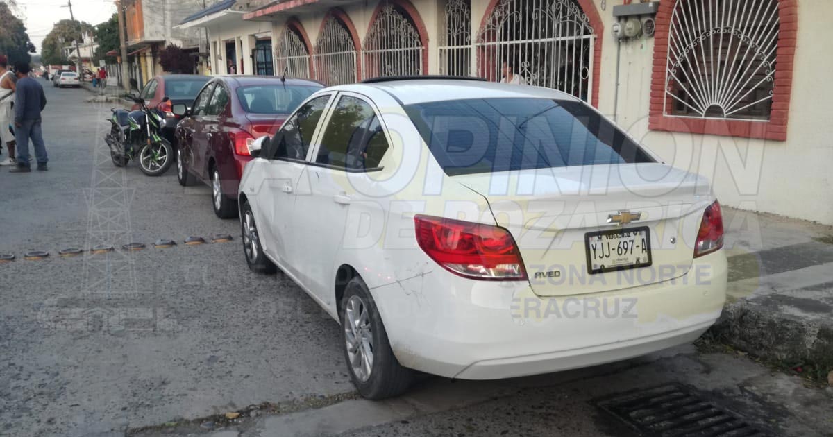 Se impactan en un auto