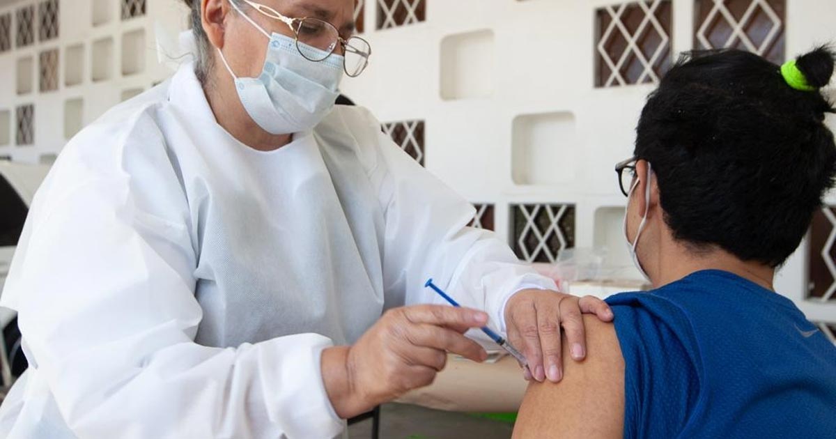 Vacunarían 20 mil trabajadores de primera línea contra Covid
