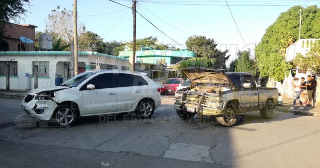 Encontronazo entre camionetas