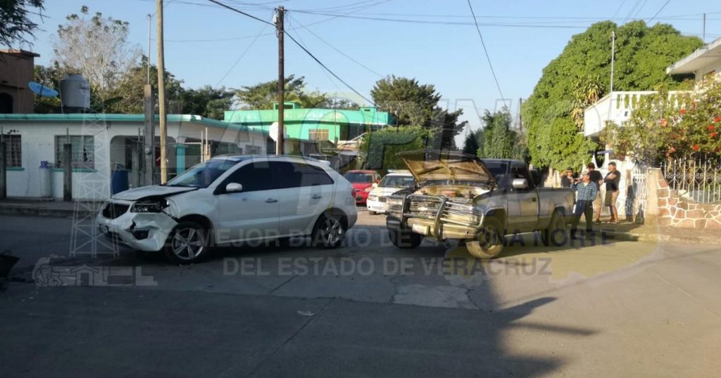 Encontronazo entre camionetas