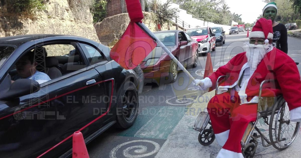 Santa Claus llegó en silla sobre ruedas