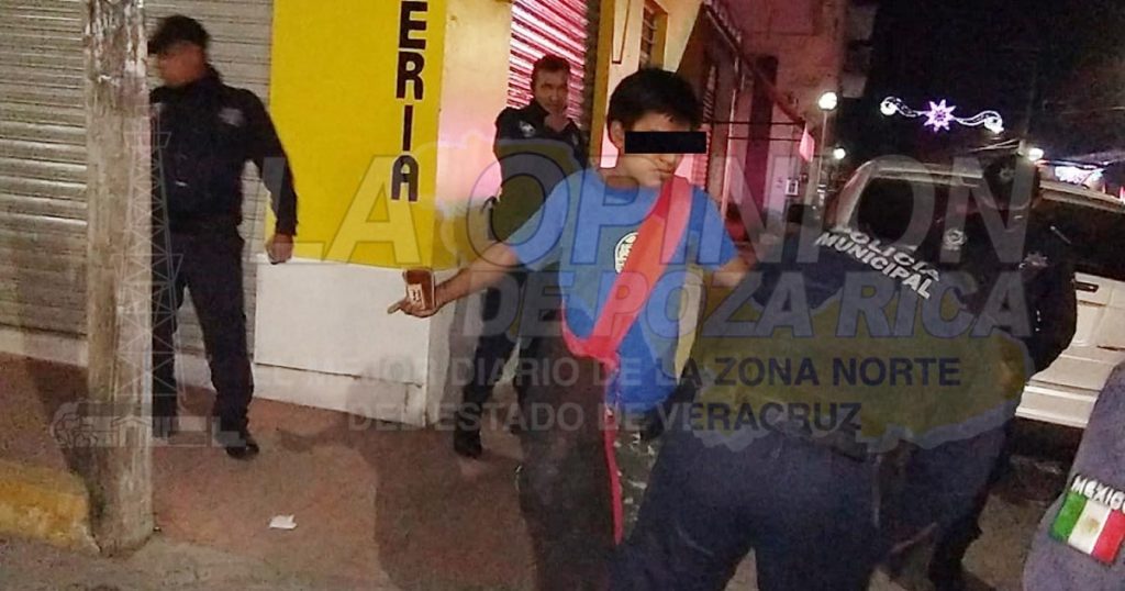 Sorprenden a menor drogándose en calles de la zona centro de Tantoyuca