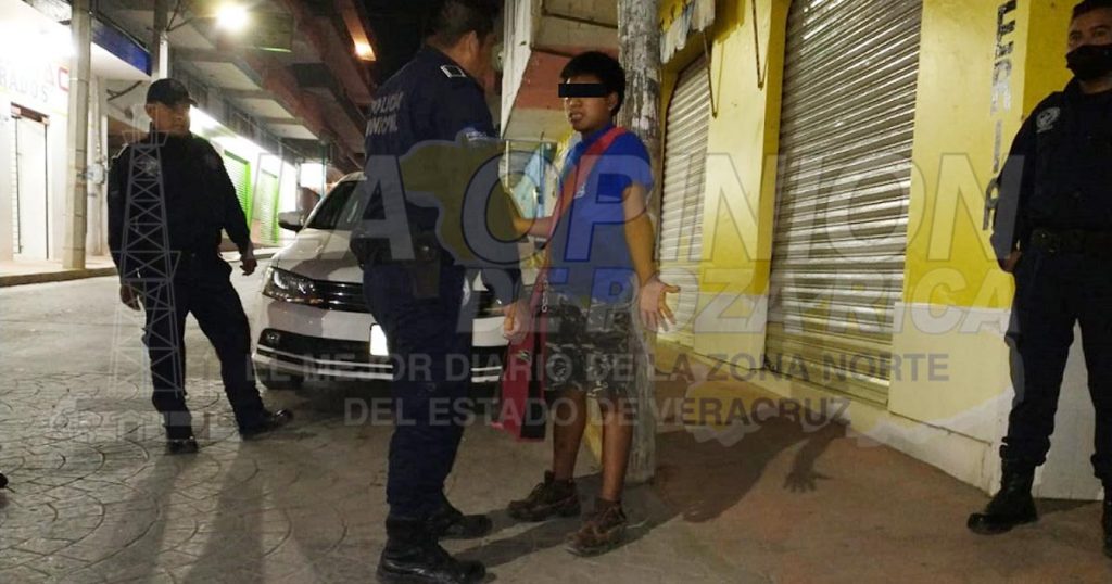 Sorprenden a menor drogándose en calles de la zona centro de Tantoyuca