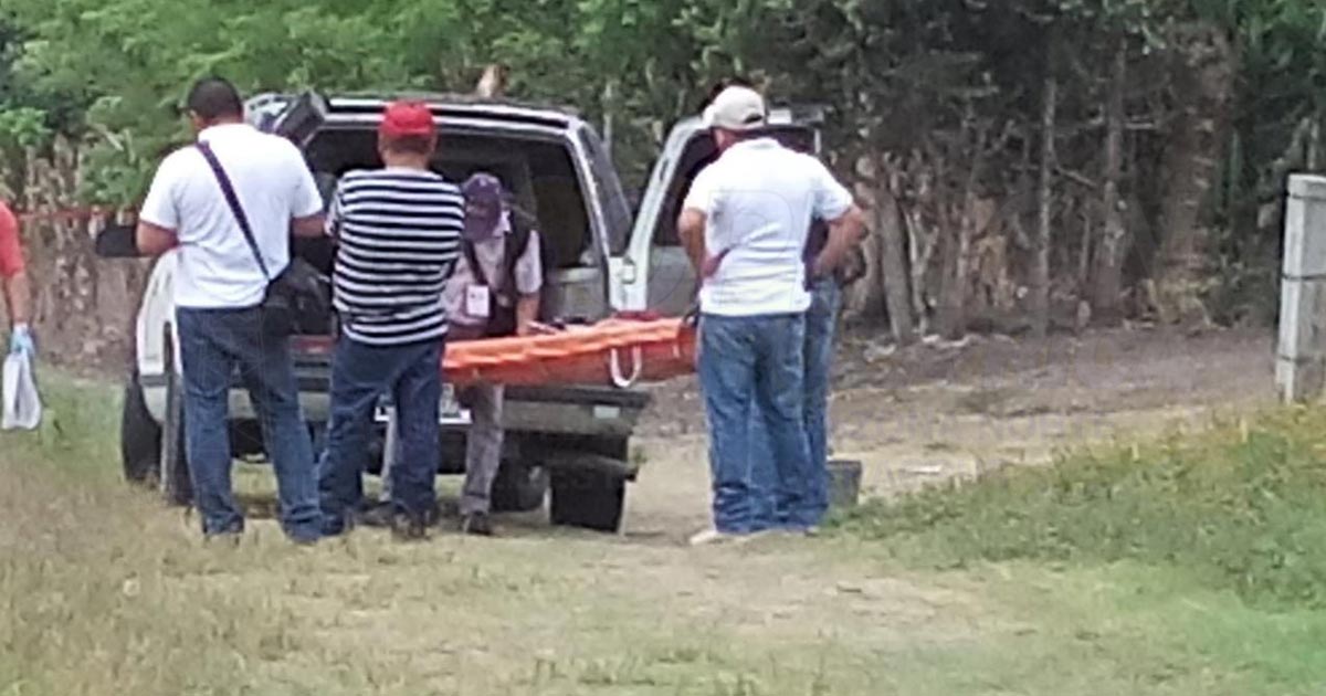 Muere al caer de la moto