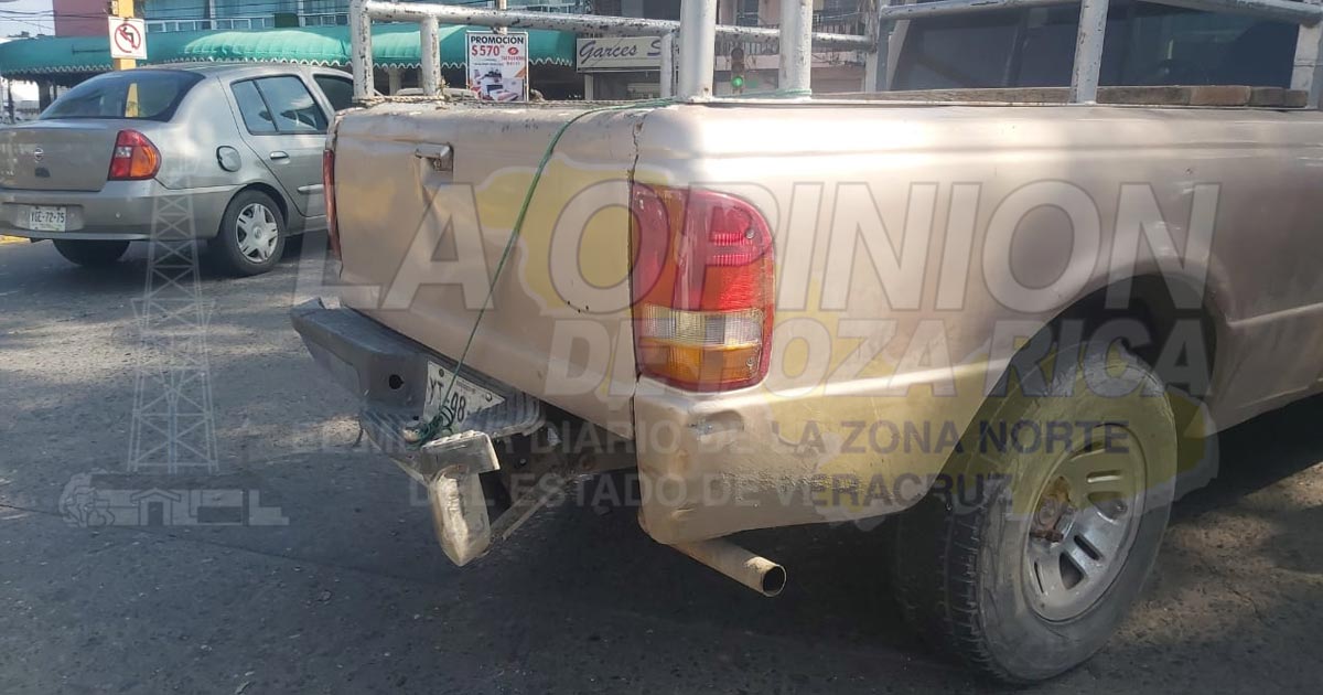 Fuerte choque por alcance en Poza Rica