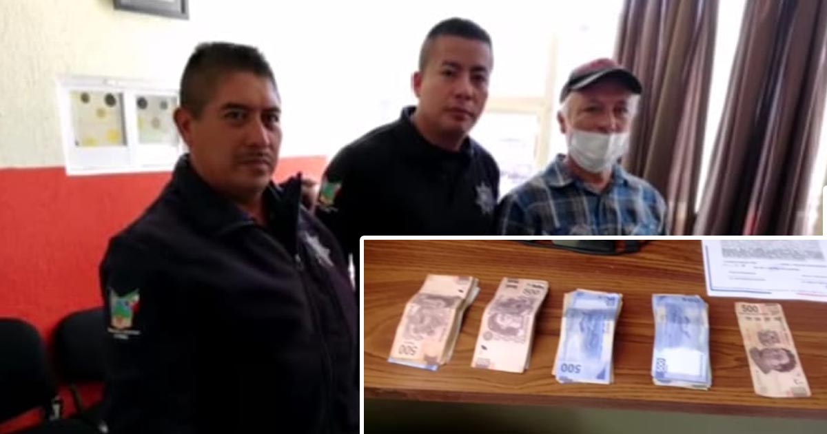Policías devuelven dinero que encontraron tirado en la calle