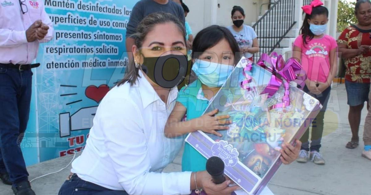 Premia DIF de Naranjos a niños que realizaron tarjetas navideñas