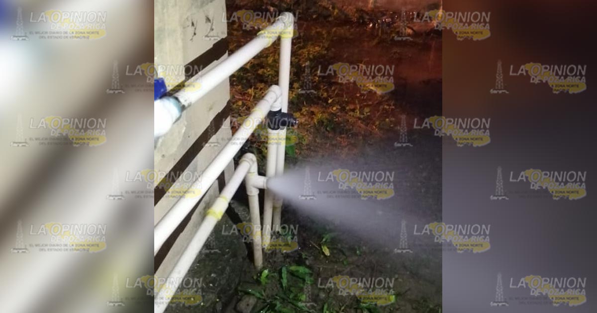 Arrancan llaves de tomas del agua potable en Casas Geo, Coatzintla