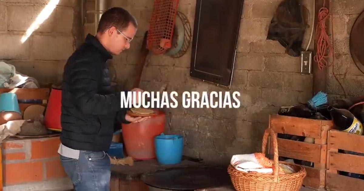 Anaya arranca gira y se da baño de pueblo