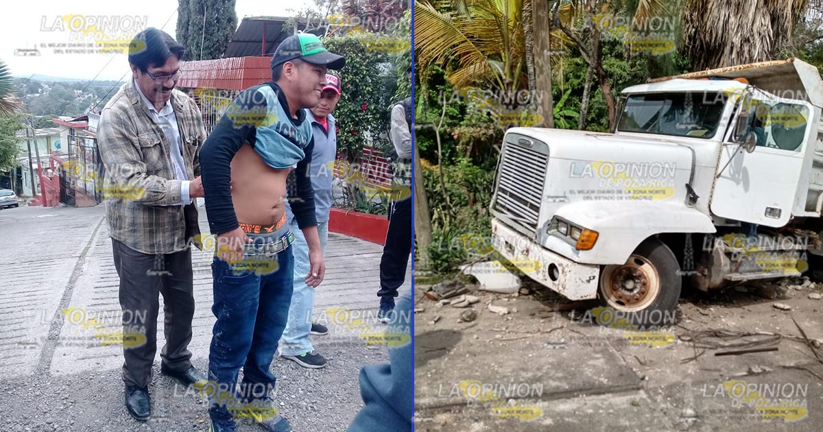 Camión de volteo se estrella en un poste en Cerro Azul