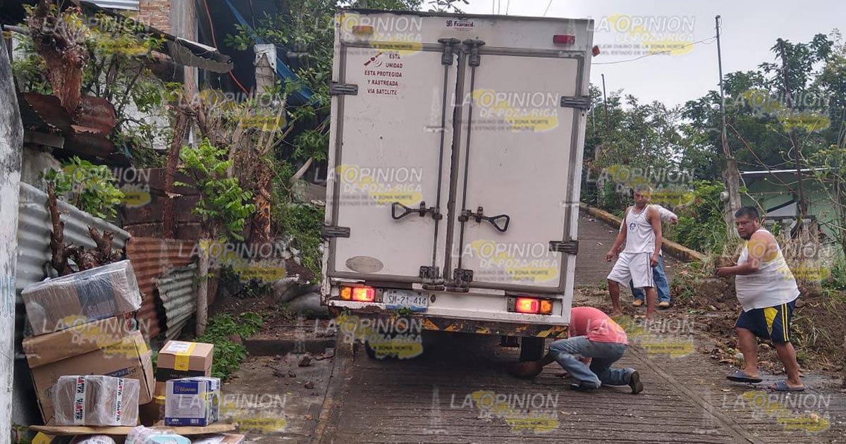 Camioneta estuvo a punto de volcar