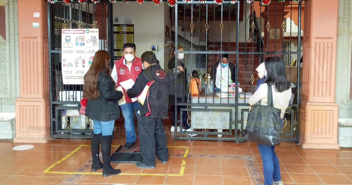 Inicia afluencia de contribuyentes para pago de predial, en Coatzintla