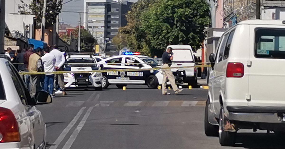 Matan a dos policías en balacera en Tlalnepantla