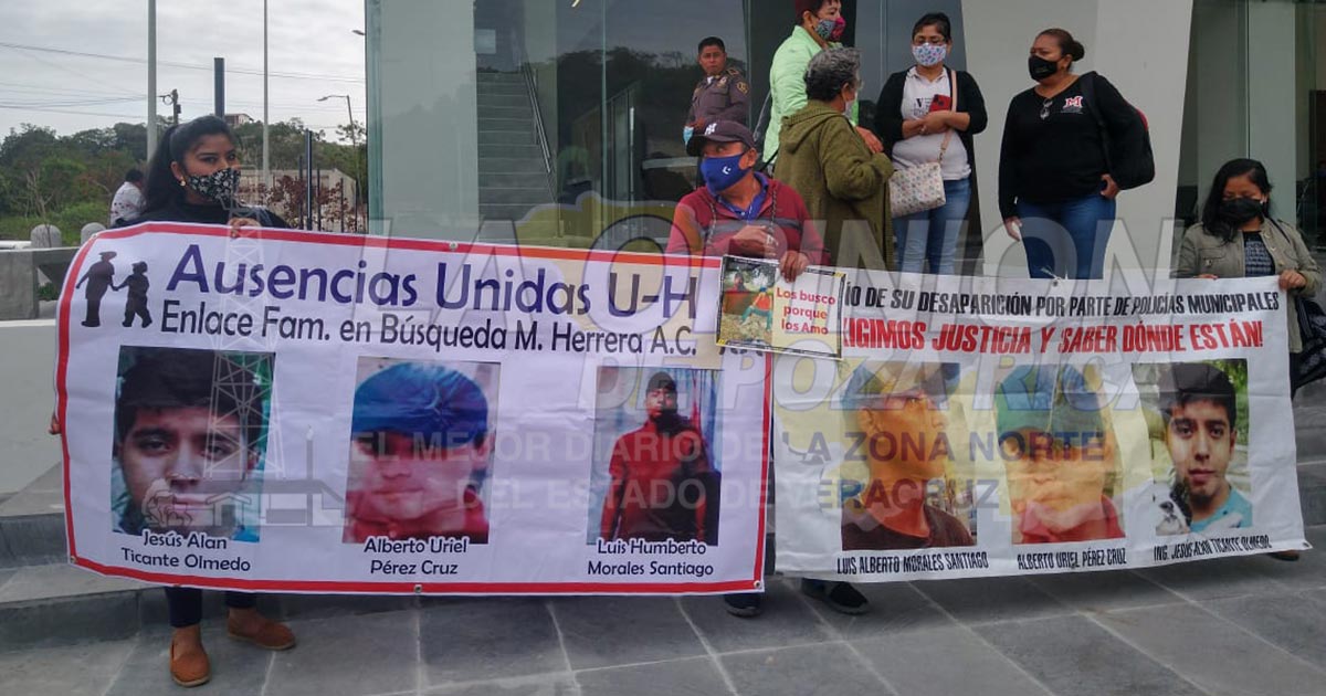 Familiares de jóvenes desaparecidos se manifiestan