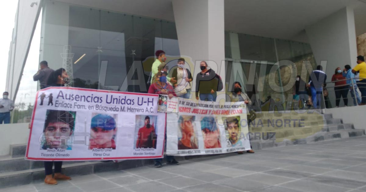 Familiares de jóvenes desaparecidos se manifiestan