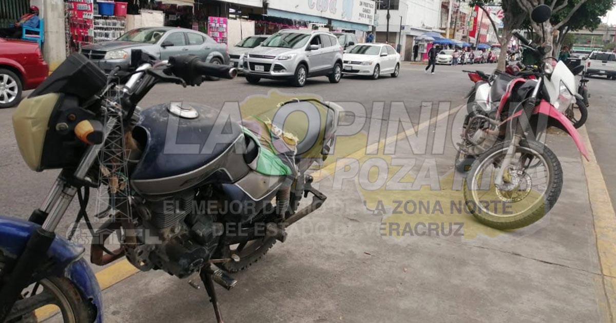 Motos invaden vía pública