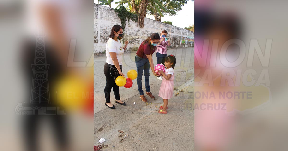Jóvenes se unen para llevar sonrisas