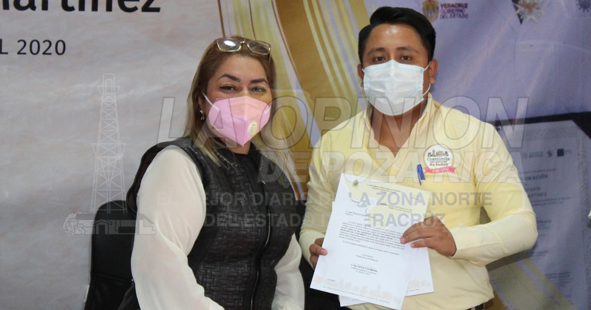 Toman protesta al nuevo Secretario del Ayuntamiento, en Coatzintla