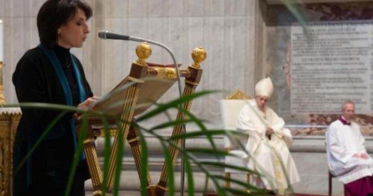 Papa Francisco aprueba más participación de mujeres en misa