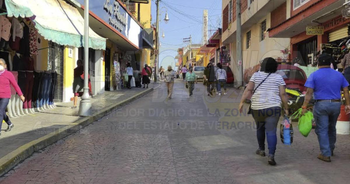 Comerciantes hacen lo que quieren, les vale el decreto estatal