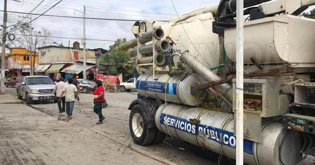 Desazolvan las alcantarillas para evitar encharcamientos