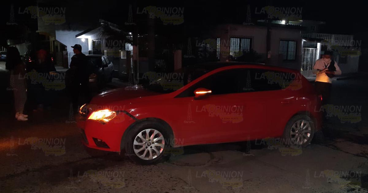 Impacta dos autos y se da a la fuga