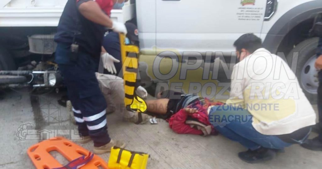 Motociclista quedó debajo de una camioneta en Martínez de la Torre