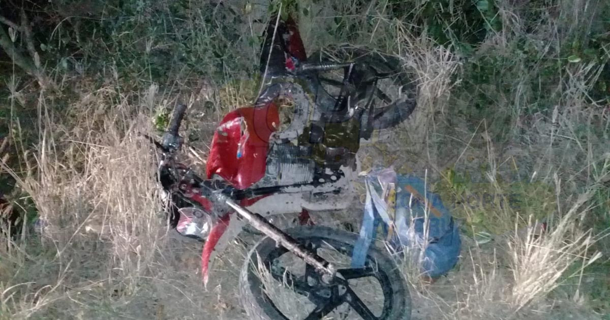 Motociclista muere tras chocar contra camioneta