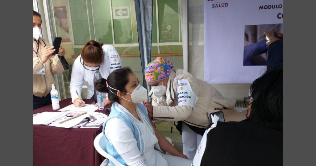 Inicia vacunación contra Covid-19 en Tuxpan