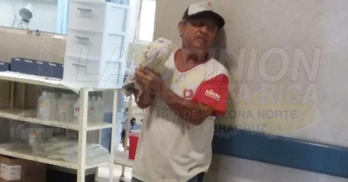 ¡Por poco pierde la mano al cortarse con una lámina!