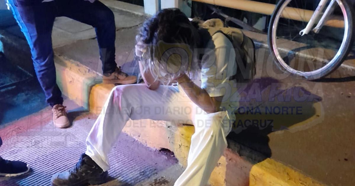 Ciclistas chocan en el puente