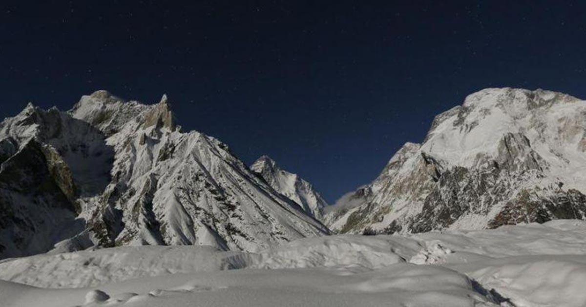 Buscan a montañistas desaparecidos al escalar el K2