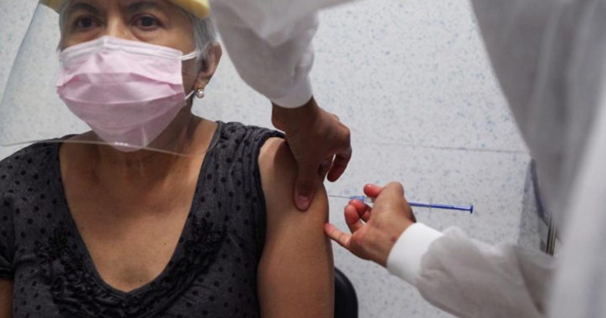 Van por vacunas a 3 millones de abuelitos en una semana