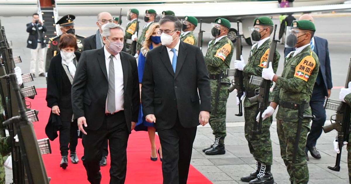 Alberto Fernández llega a México y estará en la mañanera