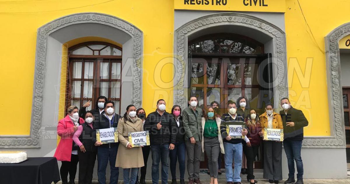 Con boda estrenan oficina del Registro Civil