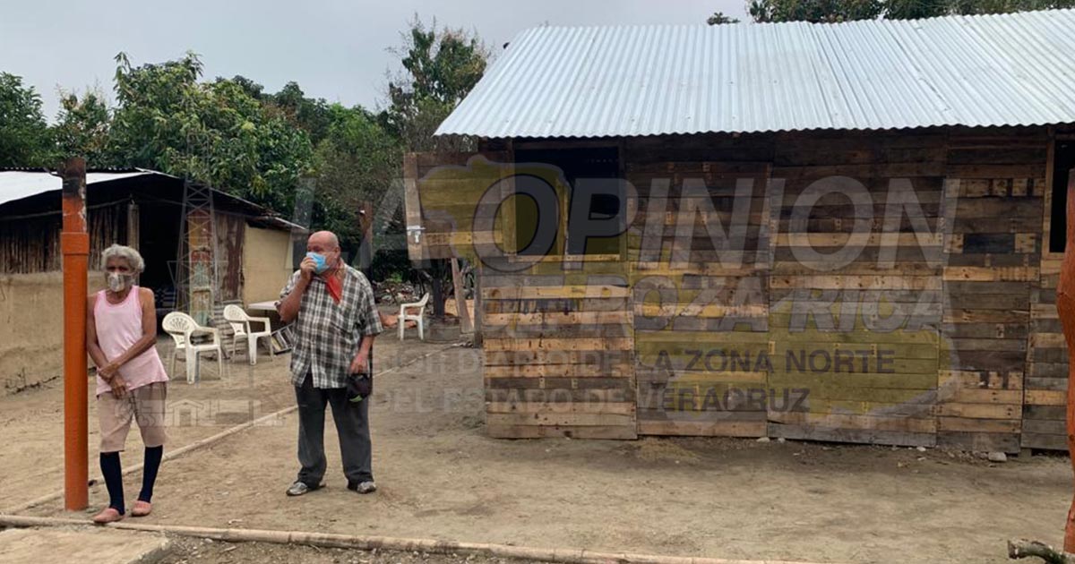 Construyen vivienda con material reciclado