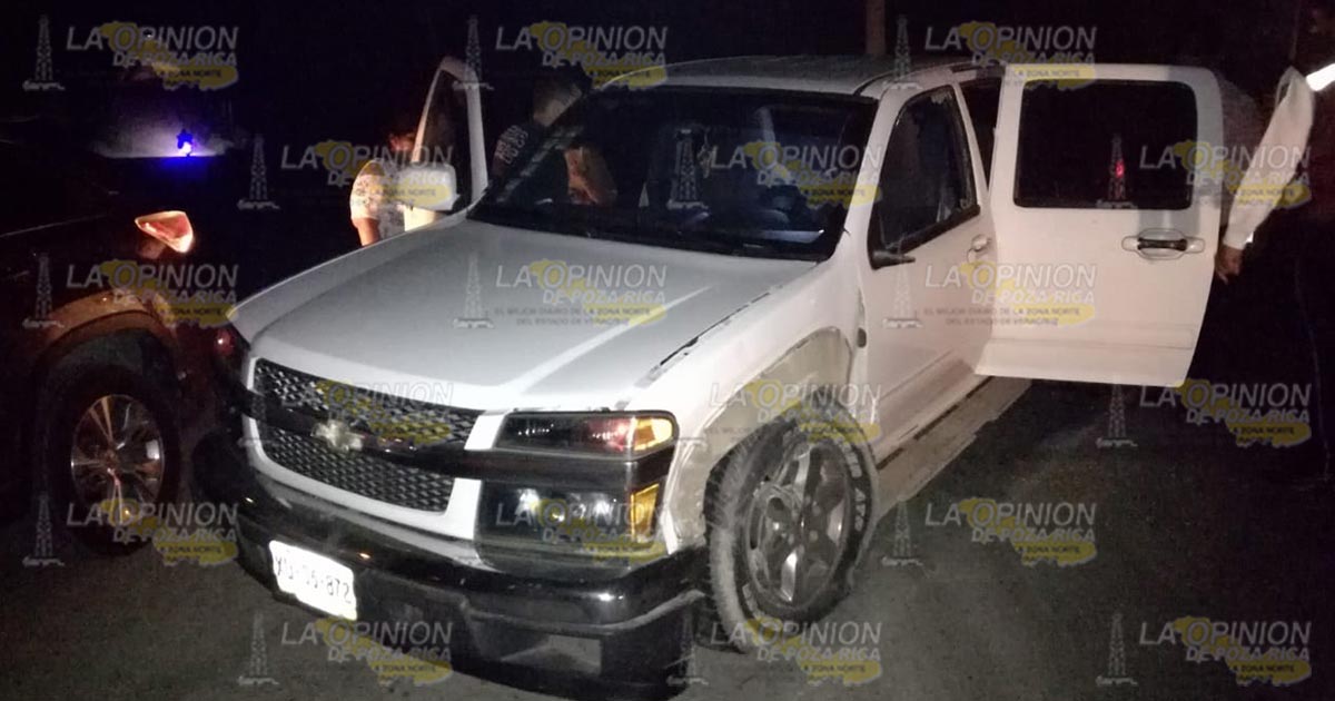 Encontronazo de 2 camionetas