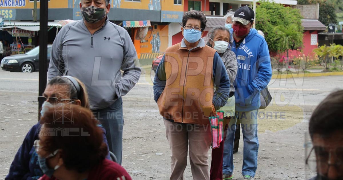 Lucran con vacunación para adultos mayores